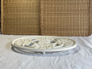 Salvamantel de Hierro Blanco