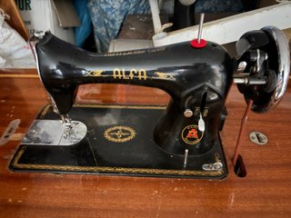Máquina de Coser Alfa Antigua