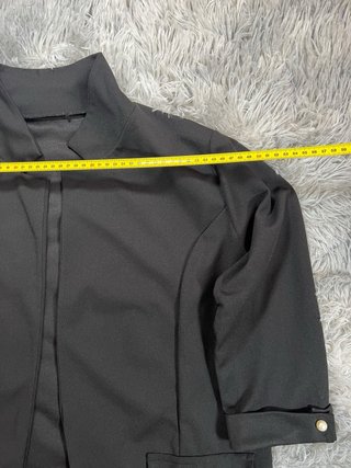 Blazer Americana Negra Manga 3/4 Detalle Perlas