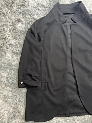 Blazer Americana Negra Manga 3/4 Detalle Perlas