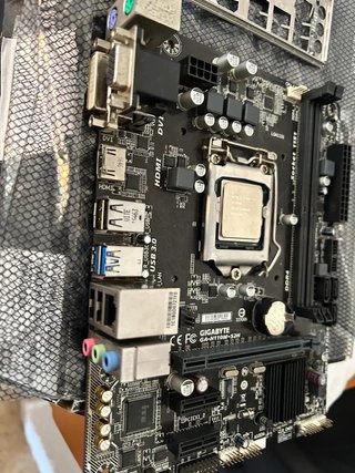 Placa Base Gigabyte GA-H110M-S2H + Intel i5