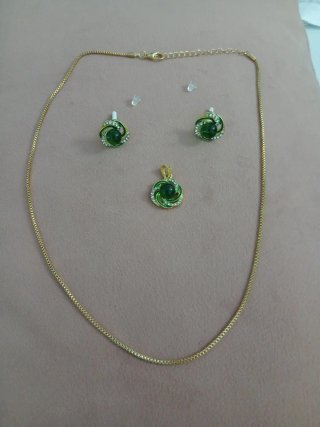 Conjunto bisutería oro y verde