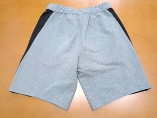 Pantalón corto chándal Puma gris y negro