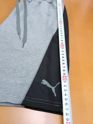 Pantalón corto chándal Puma gris y negro
