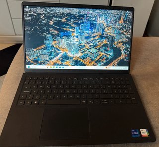 Portátil Dell Vostro 3520 i7