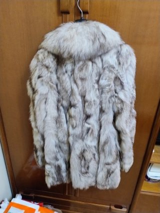 ¡SE VENDE abrigo de piel en perfecto estado!