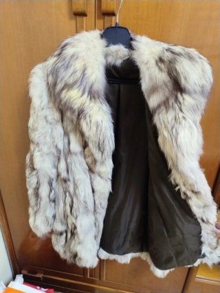 ¡SE VENDE abrigo de piel en perfecto estado!
