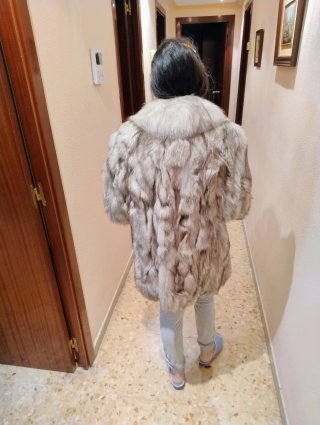 ¡SE VENDE abrigo de piel en perfecto estado!