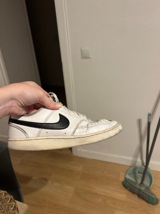 Deportivas Nike Court Blancas y Negras