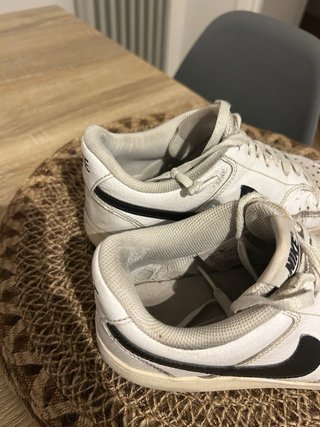 Deportivas Nike Court Blancas y Negras