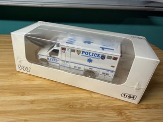 Ford Ambulancia NYPD 1:64