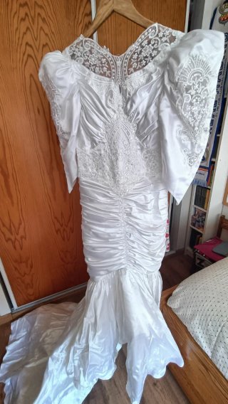 Traje de novia blanco con encaje