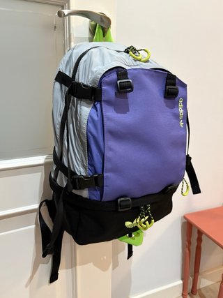 Mochila pequeña funcional cómoda ADIDAS como nueva