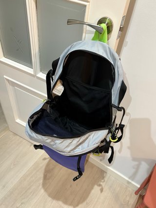 Mochila pequeña funcional cómoda ADIDAS como nueva