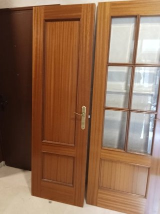 Se venden dos puertas de madera sapelli