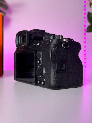 Sony A7 IV (45 disparos) NUEVA