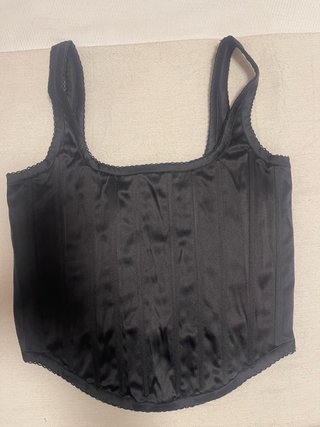 Top tipo corsé negro de raso