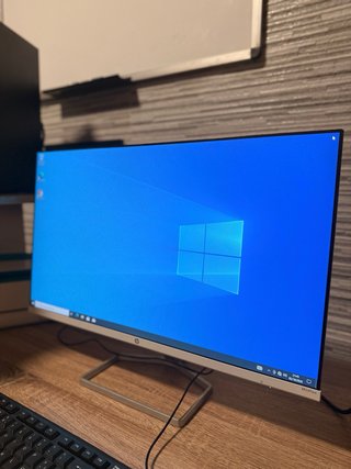 PC Fujitsu con Pantalla HP y Teclado