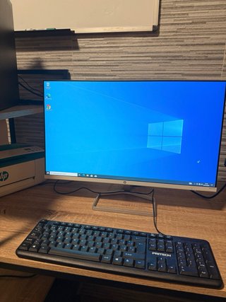 PC Fujitsu con Pantalla HP y Teclado
