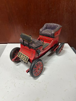 Coche Antiguo en Miniatura
