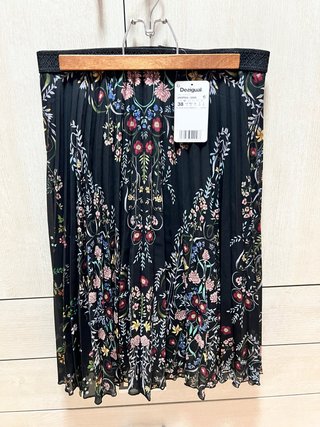Falda midi plisada Desigual