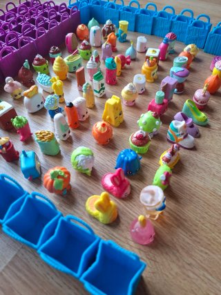 Lote Shopkins maleta con 72 muñecos