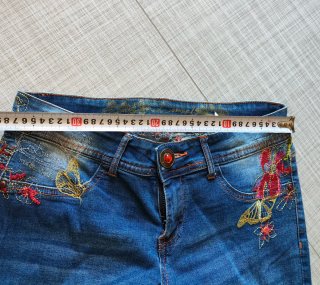 Jeans Desigual con bordados