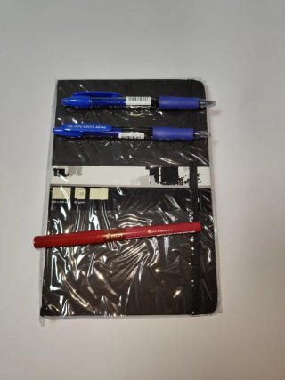 Bloc de notas A5 y 3 bolígrafos