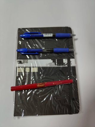 Bloc de notas A5 y 3 bolígrafos