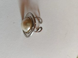 Anillo Plateado con Perla