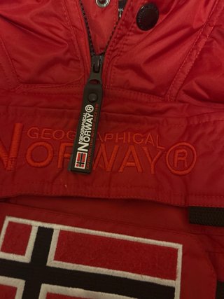 Abrigo Geographical Norway Rojo. Talla 14.