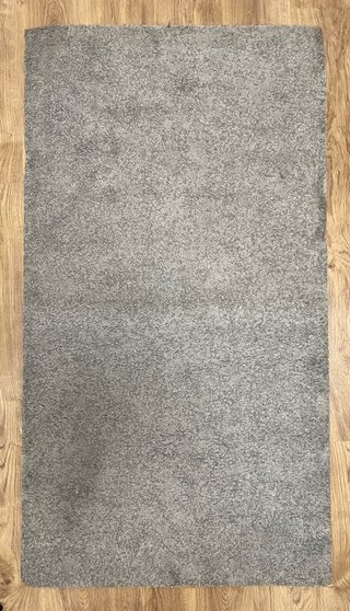 Alfombra gris de tela