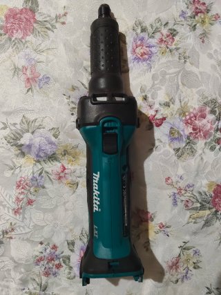 Amoladora Recta Makita DGD800RTJ