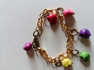 Pulsera con Abalorios de Calaveras