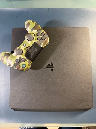 PlayStation 4 Slim (PS4)