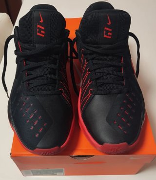 Scarpe basket Nike GT nere e rosse