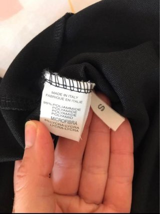 Abito nero smanicato con zip