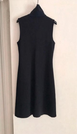Abito nero smanicato con zip