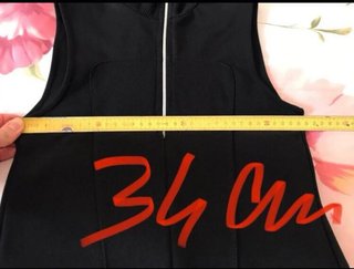 Abito nero smanicato con zip