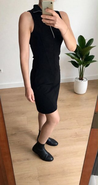 Abito nero smanicato con zip