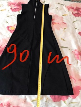 Abito nero smanicato con zip