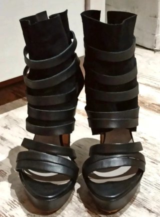 Sandalias/Botines piel. Ovyé.