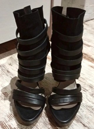 Sandalias/Botines piel. Ovyé.