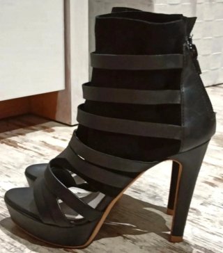Sandalias/Botines piel. Ovyé.