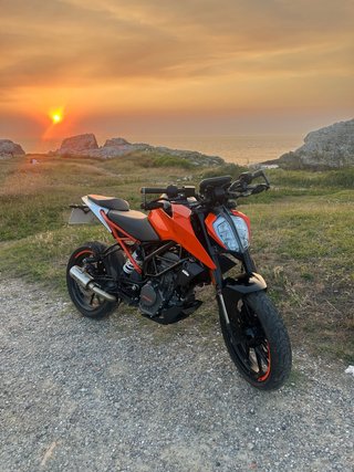 KTM Duke Naranja y Negra 125cc
