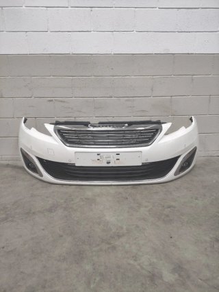 Parachoques delantero Peugeot 308 Blanco de 2016.