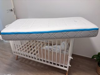 Cuna de Bebé Blanca con Colchón y Chichonera