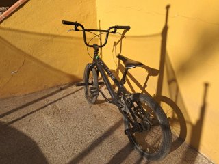Bicicleta BMX Negra