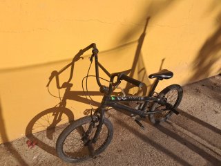 Bicicleta BMX Negra