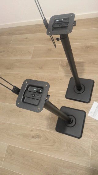 Soportes para altavoces satélite ajustables